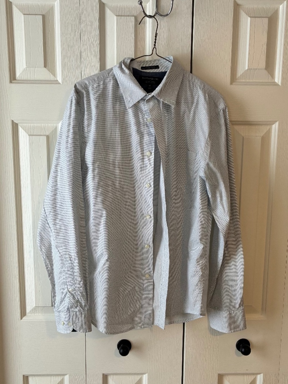 Banana Republic White & Blue Spot Print Button-Down Shirt - Men's M